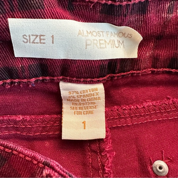 ALMOST FAMOUS Premium Red Plaid Distressed Skinny Jeans Size 1 - Picture 5 of 13